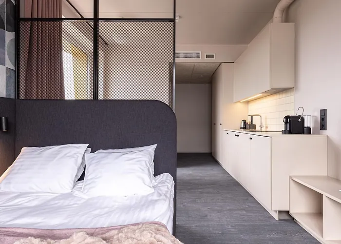 Hugo Apartment Hotel