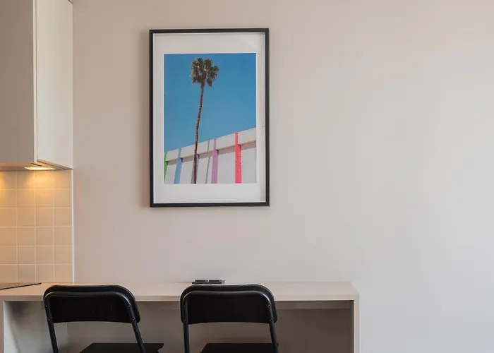 Hugo Apartment Hotel